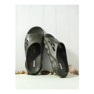 WROGN Men Solid Sliders at ₹399 | Myntra Deal WROGN Men Solid Sliders at ₹399 | Myntra Deal